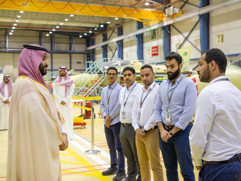 ولي عهد السعودية يدشن أول طائرة نفاثة يتم تجميعها في المملكة